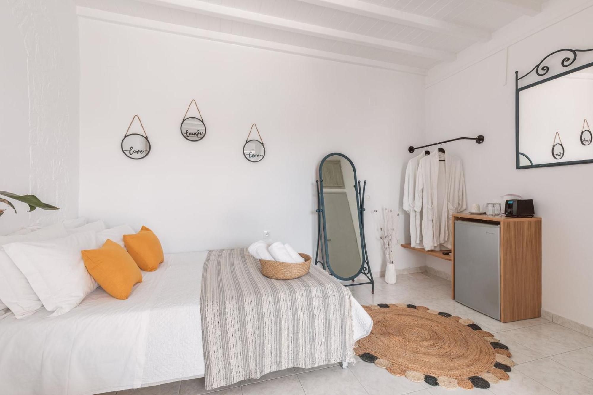 Dibellee Mykonos Glastros (Mykonos)